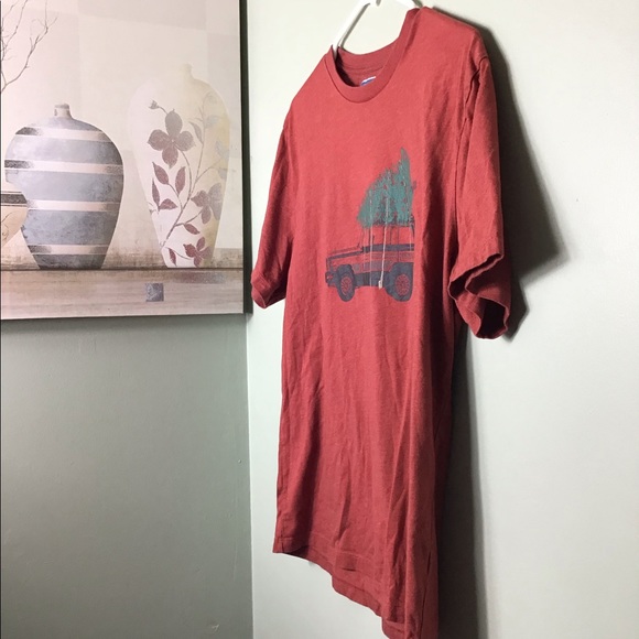 EUC  JCREW TEE.JEEP W/ CHRISTMAS TREE ON TOP 🙃 - Picture 1 of 7